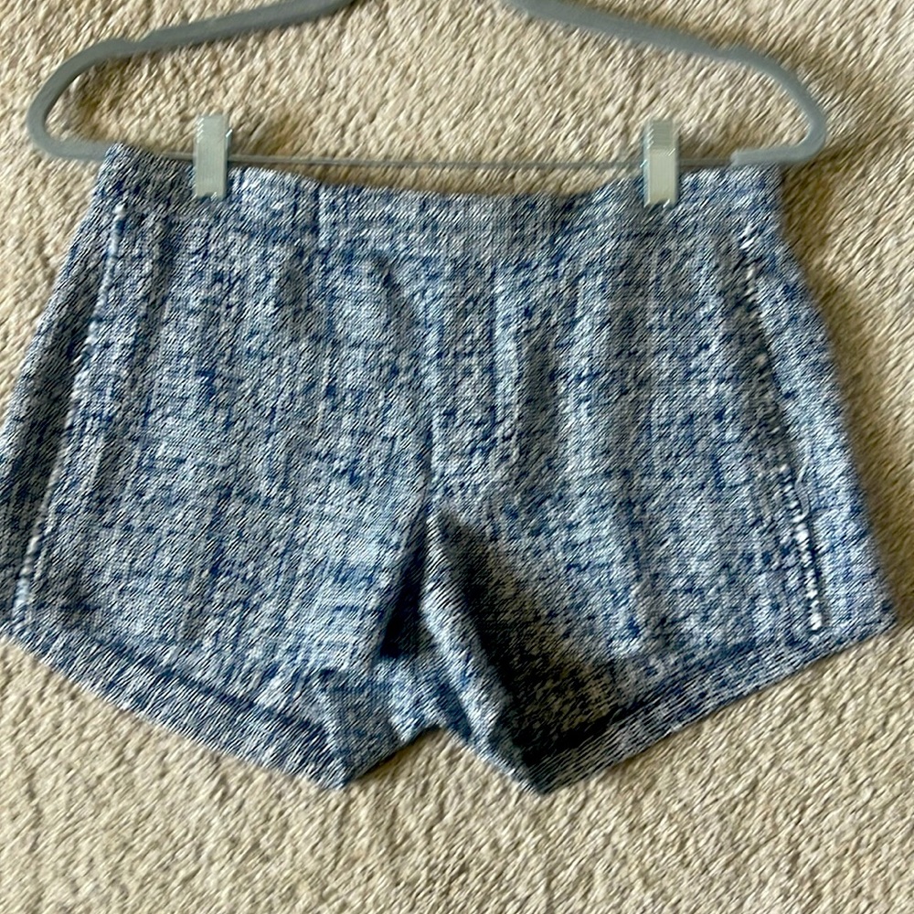Banana republic women’s dress shorts in blue multicolor fabric. New.  Not worn